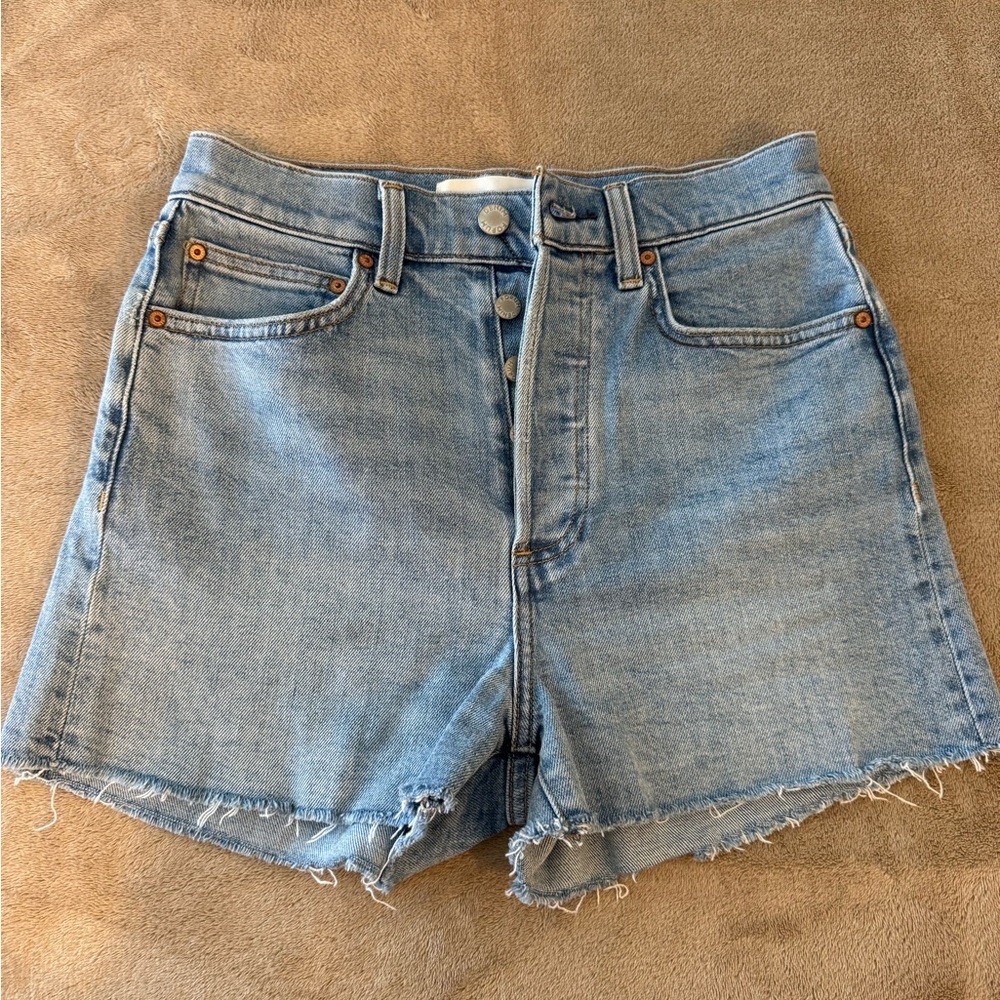 New Denim Forum Light Blue Jean Shorts - size 26